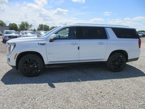 New 2026 GMC Yukon XL Denali w/ Sun & Power Step Package AWD/4WD image 7