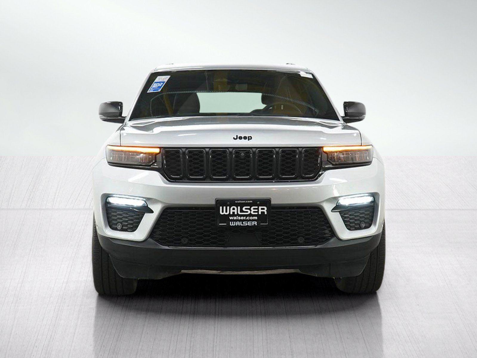 Used 2024 Jeep Grand Cherokee Limited w/ Luxury Tech Group II AWD/4WD image 8