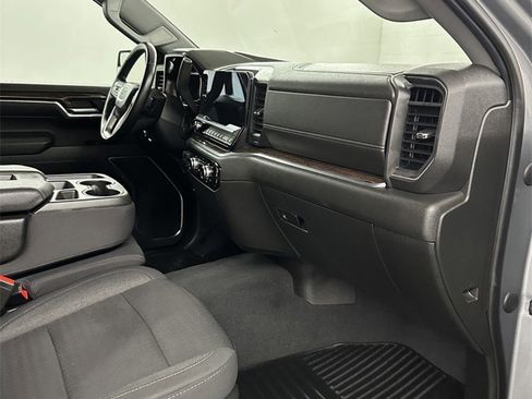 Used 2023 GMC Sierra 1500 SLE image 39