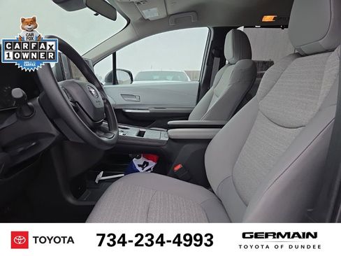 Used 2025 Toyota Sienna LE image 12