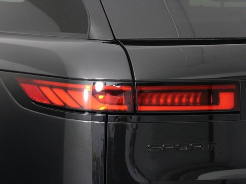 Used 2025 Land Rover Range Rover Sport SE AWD/4WD image 18
