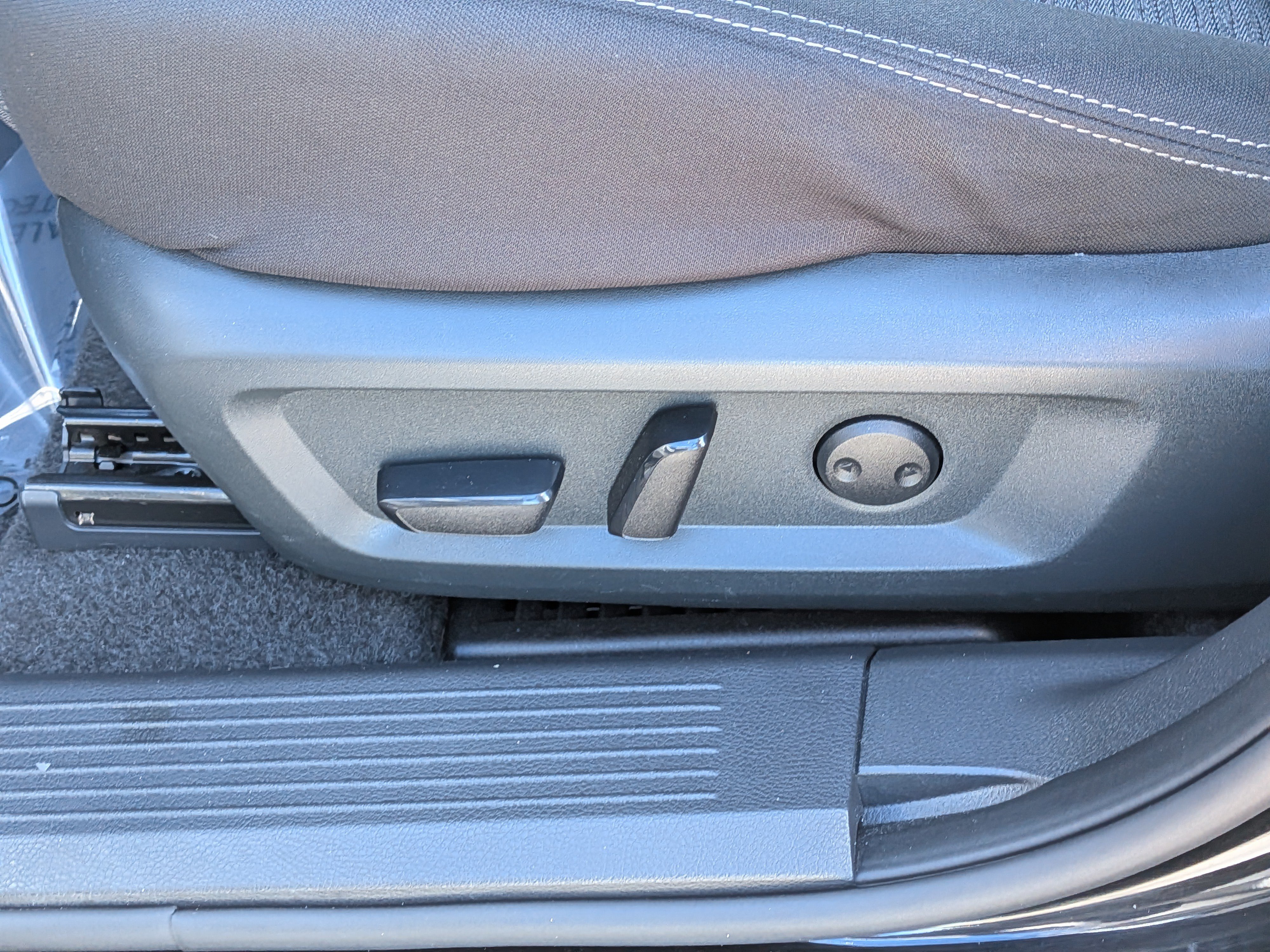 Used 2023 Nissan Rogue SV FWD image 21