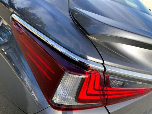 Used 2023 Lexus ES 300h w/ Premium Package image 29