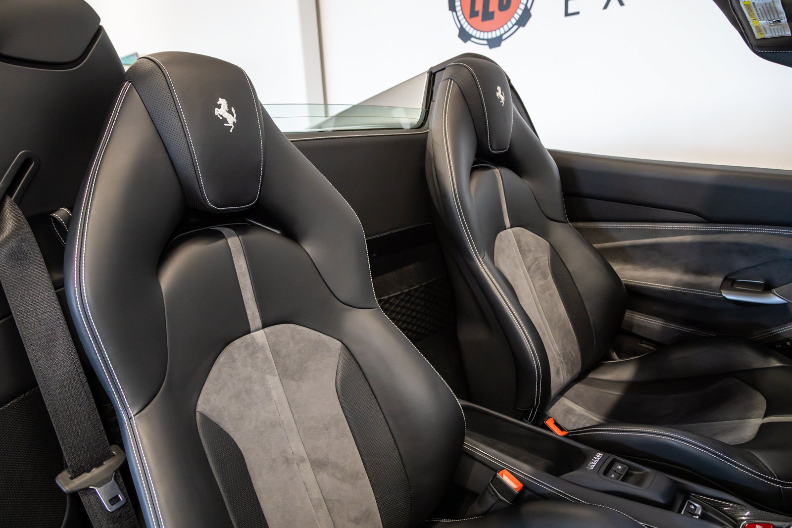 Used 2021 Ferrari F8 Tributo RWD image 36