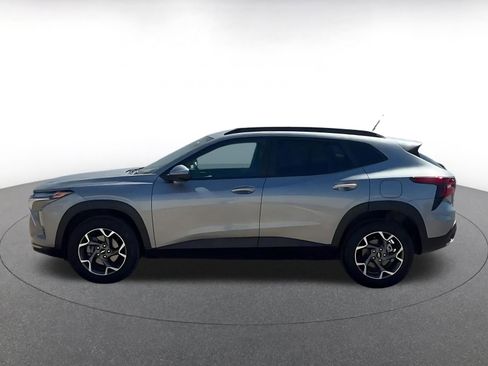 Used 2025 Chevrolet Trax LT image 9