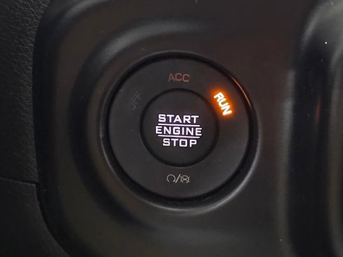 Used 2022 Jeep Wrangler Unlimited Sahara AWD/4WD image 30