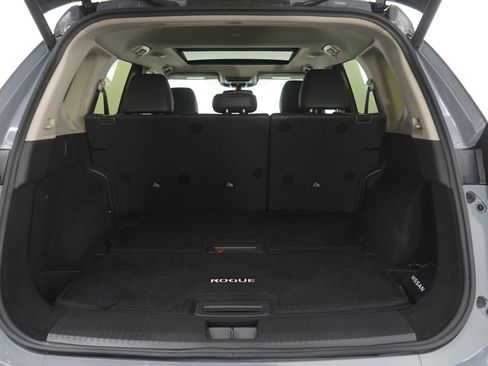 Used 2025 Nissan Rogue SL w/ SL Premium Package image 9