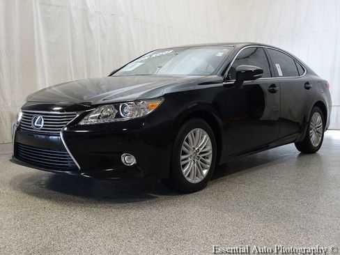 Used 2015 Lexus ES 350 w/ Luxury Package FWD image 2