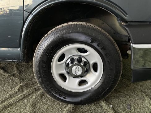 Used 2017 Chevrolet Express 3500 LT w/ LT Preferred Equipment Group image 11