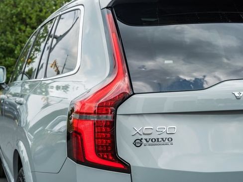 New 2026 Volvo XC90 T8 Plus w/ Protection Package Premier AWD/4WD image 8
