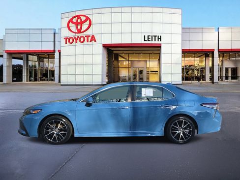 Used 2023 Toyota Camry SE image 7