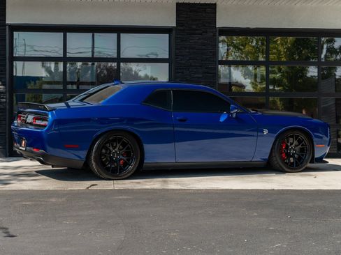 Used 2019 Dodge Challenger SRT Hellcat w/ Laguna Leather Package RWD image 9