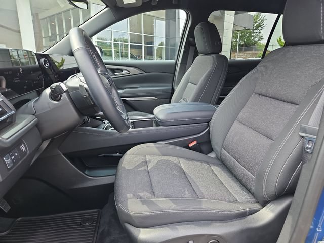 Used 2025 Chevrolet Traverse LT w/ Midnight/Sport Edition FWD image 14