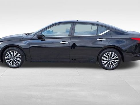 Used 2025 Nissan Altima 2.5 SV image 4