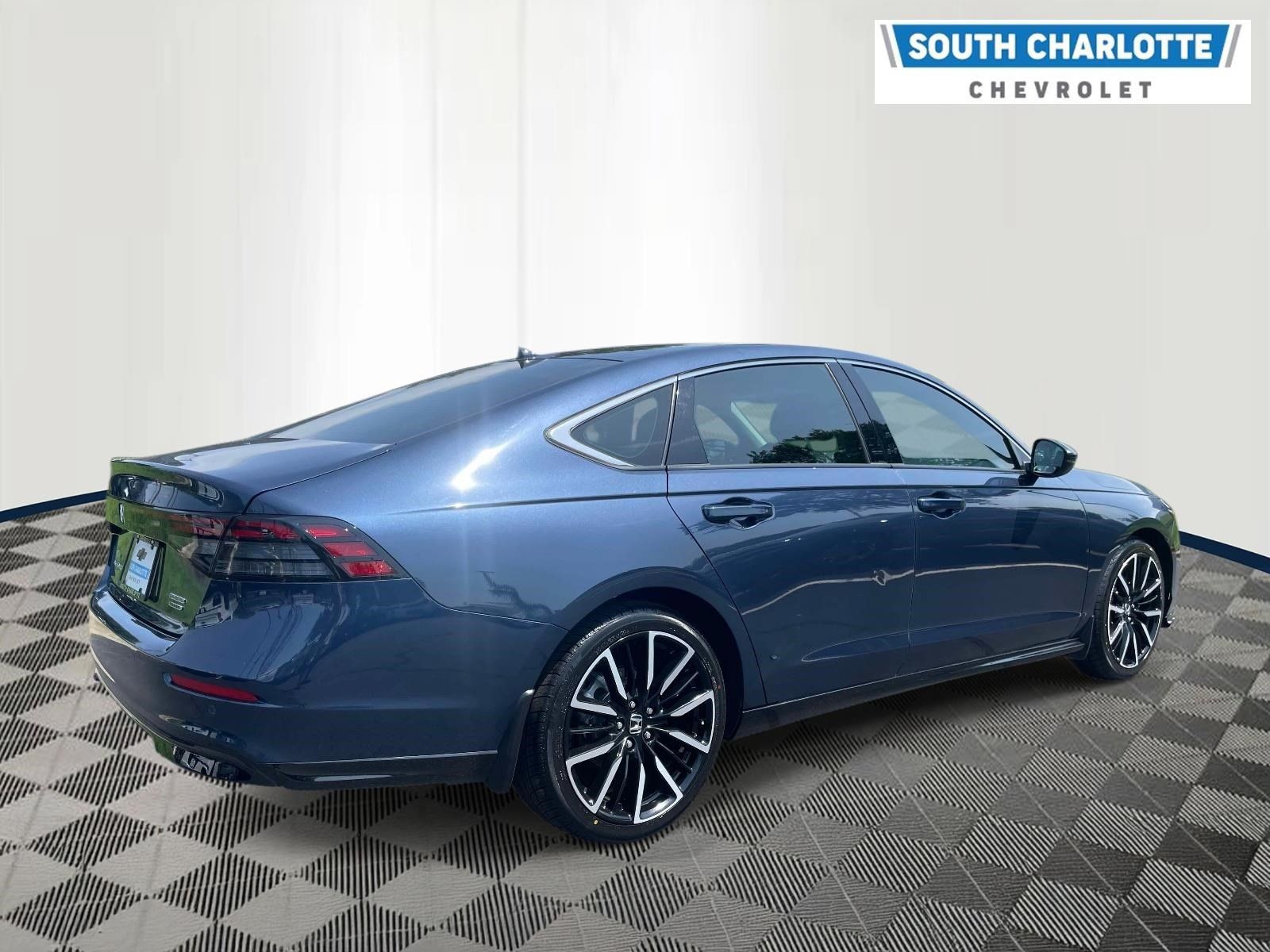 Used 2025 Honda Accord Touring image 4