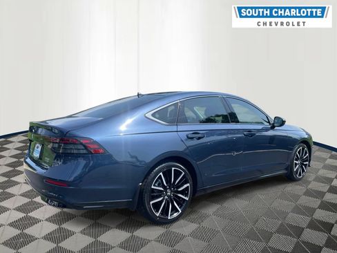 Used 2025 Honda Accord Touring image 4