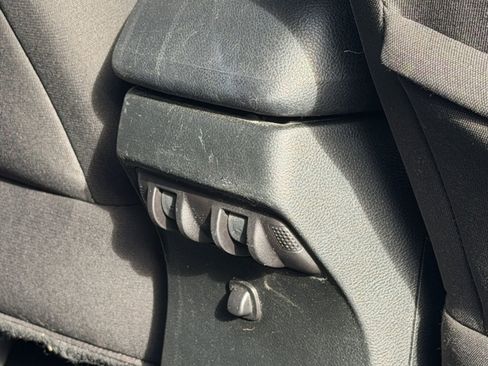 Used 2018 Jeep Wrangler Unlimited Sahara image 16