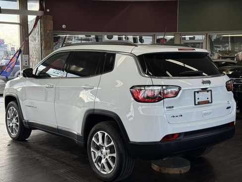 Used 2024 Jeep Compass Latitude AWD/4WD image 8