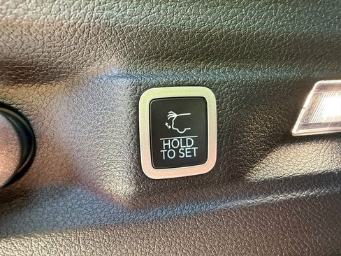 Used 2024 Jeep Grand Cherokee L Laredo AWD/4WD image 19