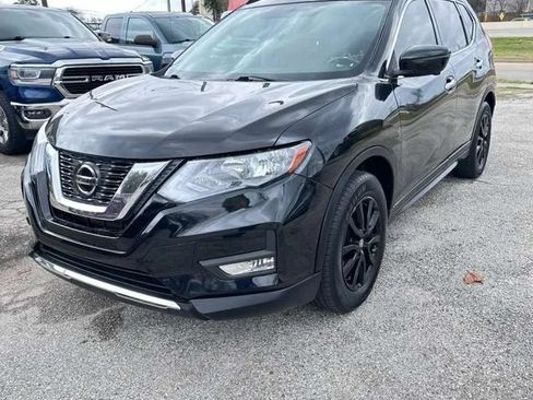 Used 2018 Nissan Rogue SV w/ Premium Package FWD image 3