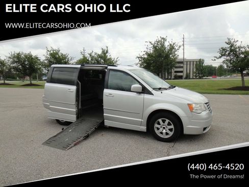 Used 2010 Chrysler Town & Country Touring FWD image 1