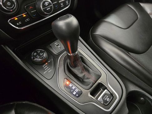 Used 2021 Jeep Cherokee Trailhawk w/ Technology Group image 33