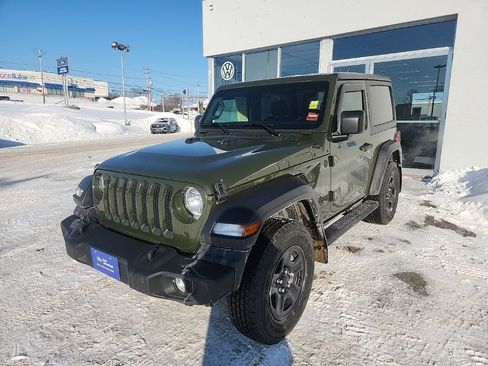 Used 2022 Jeep Wrangler Sport image 3