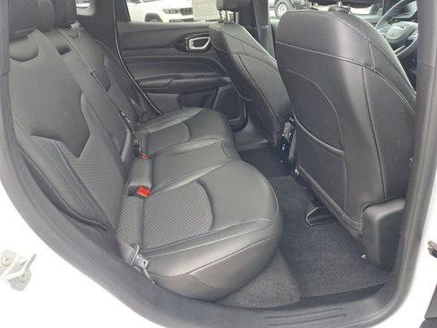 Certified 2025 Jeep Compass Latitude w/ Sun & Sound Group image 9