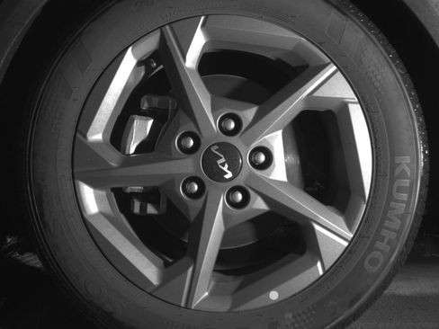 Used 2025 Kia K4 FWD image 12