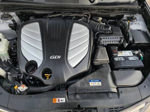 Used 2012 Hyundai Azera Base 4dr Sedan image 52