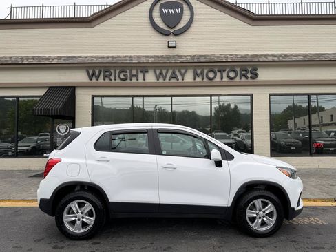 Used 2018 Chevrolet Trax LS AWD/4WD image 2