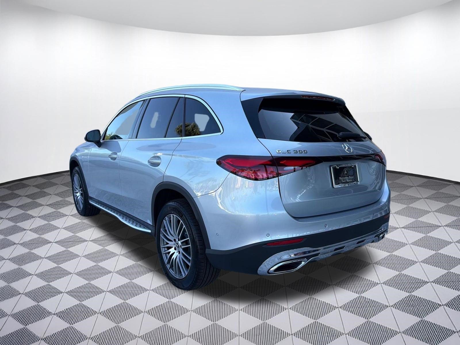 Used 2026 Mercedes-Benz GLC 300 image 3