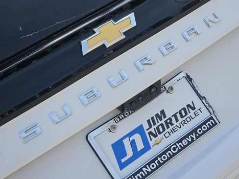 Used 2025 Chevrolet Suburban High Country AWD/4WD image 15