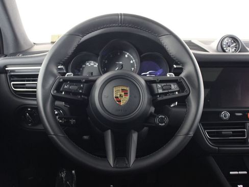 Certified 2026 Porsche Macan AWD/4WD image 12