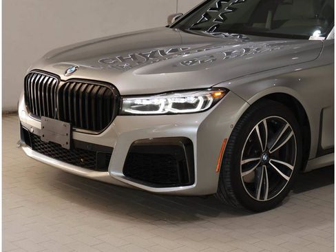 Used 2021 BMW 740i w/ M Sport Package RWD image 2