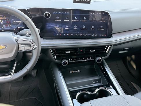 New 2026 Chevrolet Suburban Premier image 16