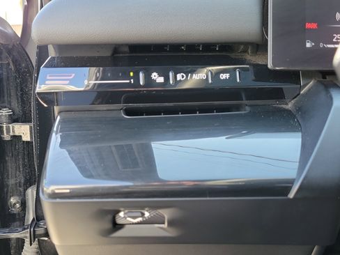 Used 2024 BMW 530i w/ Premium Package image 23