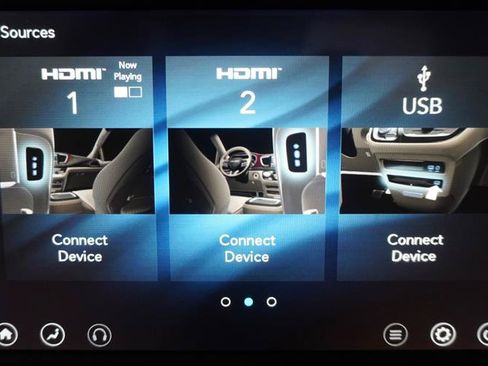Used 2019 Chrysler Pacifica Touring-L Plus FWD image 36