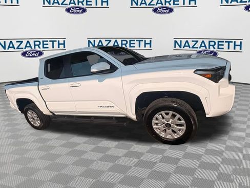 Used 2024 Toyota Tacoma SR5 AWD/4WD image 8