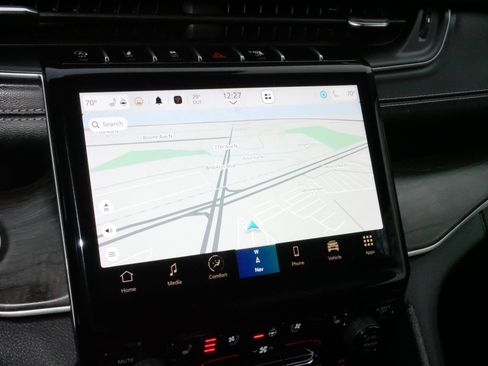 Used 2023 Jeep Grand Cherokee Limited w/ Luxury Tech Group II image 22