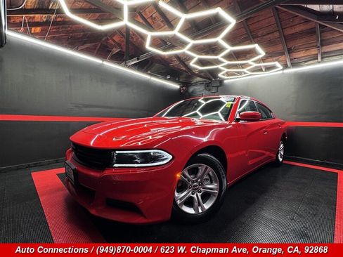 Used 2022 Dodge Charger SXT RWD image 2