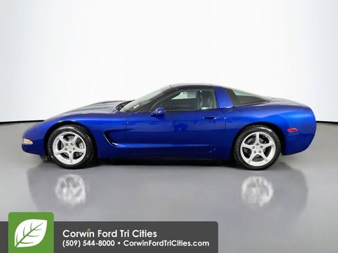 Used 2003 Chevrolet Corvette Coupe w/ Preferred Equipment Group RWD image 6