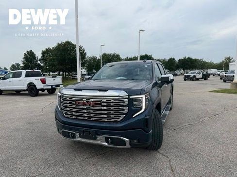 Used 2022 GMC Sierra 1500 Denali w/ Technology Package AWD/4WD image 5