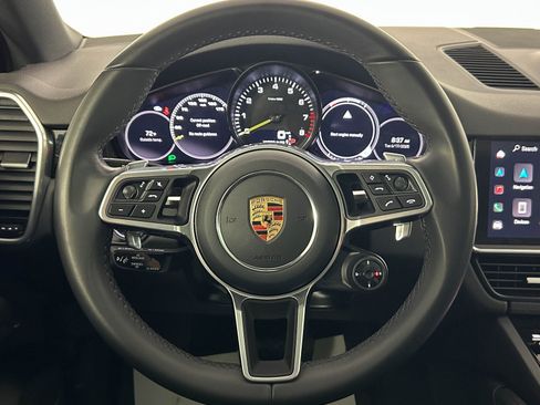 Used 2023 Porsche Cayenne Coupe image 17