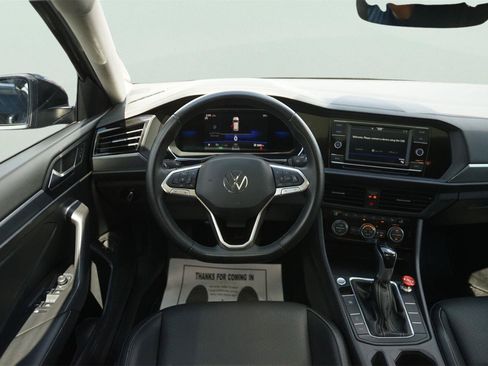 Used 2022 Volkswagen Jetta SE FWD image 22