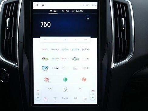 Used 2024 Ford Edge Titanium image 21