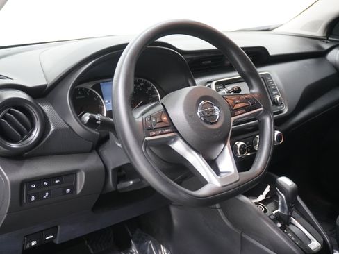 Used 2021 Nissan Kicks S image 9