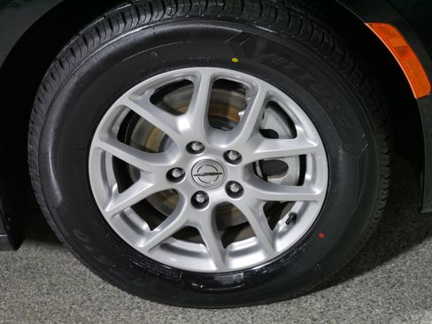 Used 2024 Chrysler Pacifica Touring-L image 15