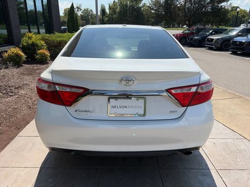Used 2016 Toyota Camry SE w/ Moonroof Package FWD image 6