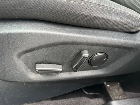 Used 2019 Ford Explorer XLT image 11